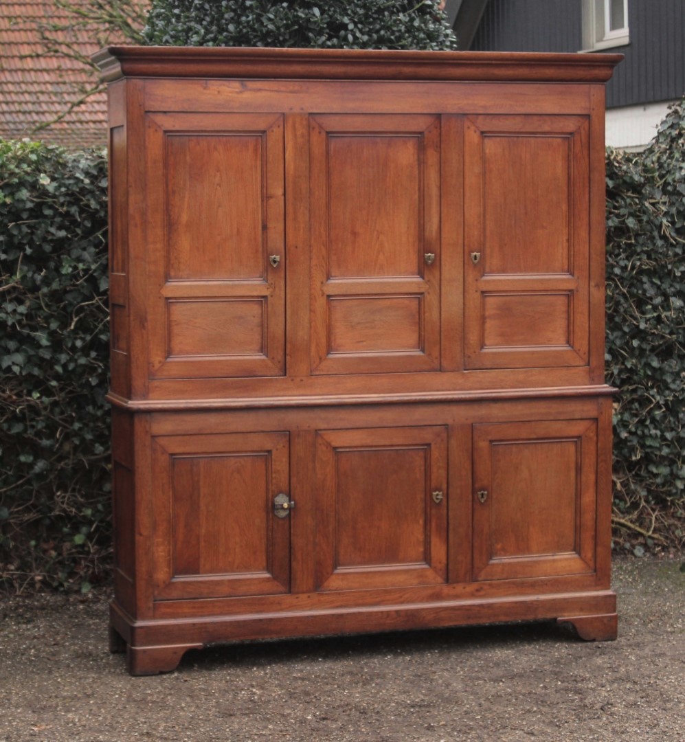 antiker-franz-sischer-sechst-riger-schrank